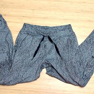 LULULEMON JOGGERS Heathered Gray/Black